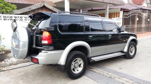 02 มิตซูบิชิ จีวาก้อน 2.8 abs airbag มือเดียว เกียร์ออโต้ 4x4