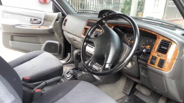 02 มิตซูบิชิ จีวาก้อน 2.8 abs airbag มือเดียว เกียร์ออโต้ 4x4