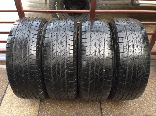 ยาง Maxxis 265 65 17 กลางปี14 ดอกสวย พร้อมใช้งาน ราคาไม่แพง