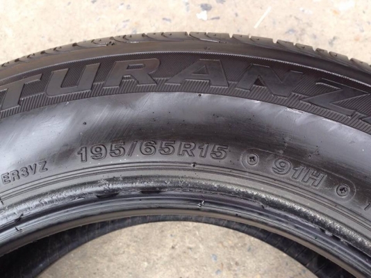 ยาง Bridgstone 195-65-15 ปี 15 ครบชุด 4 เส้น 3000 สภาพสวยๆดอกยางนิ่มๆไม่มีปะไม่บวมดอกยางเหลือเยอะวิ่งใด้อีกนานค่ะ