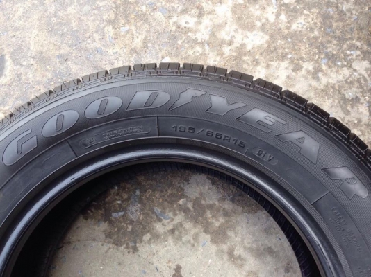 ยาง GOOD YEAR 195-65-15 ปี 13 ครบชุด 4 เส้น 3500 สภาพสวยๆไม่บวมไม่กินข้างดอกยางเหลือเยอะวิ่งใด้อีกนานค่ะ