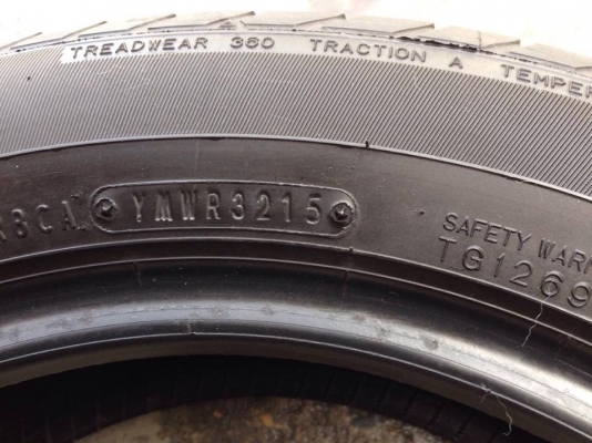 ยาง DUNLOP 185-60-15 ปี 15 ครบชุด 4 เส้น 3500 สภาพสวยๆดอกยางนิ่มๆไม่บวมเอาไปวิ่งกันยาวๆราคาเบาๆค่ะ