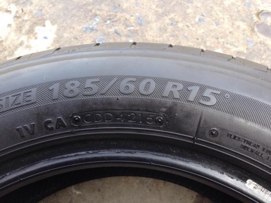 ยาง Bridgstone 185-60-15 ปี 15 ครบชุด 4 เส้น 3000 สภาพสวยๆไม่บวมไม่กินข้างดอกยางเหลือเยอะเอาไปวิ่งกันใด้อีกยาวค่ะ