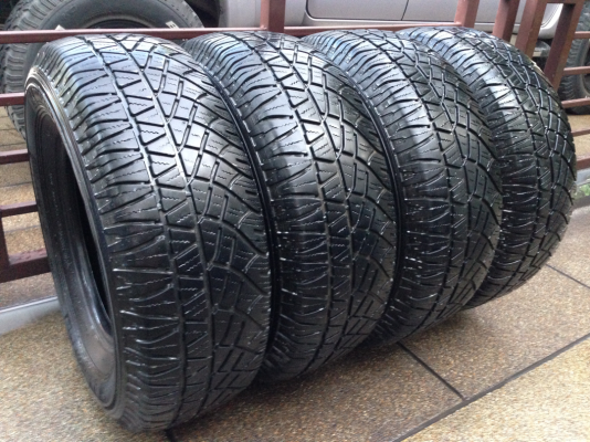 ยาง Michelin Latitude 255 70 15 กลางปี13 ดอกเต็ม ไม่มีปะ ใช้กันยาว ราคาไม่แพง