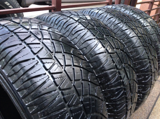 ยาง Michelin Latitude 255 70 15 กลางปี13 ดอกเต็ม ไม่มีปะ ใช้กันยาว ราคาไม่แพง