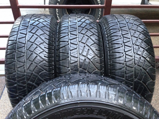 ยาง Michelin Latitude 255 70 15 กลางปี13 ดอกเต็ม ไม่มีปะ ใช้กันยาว ราคาไม่แพง