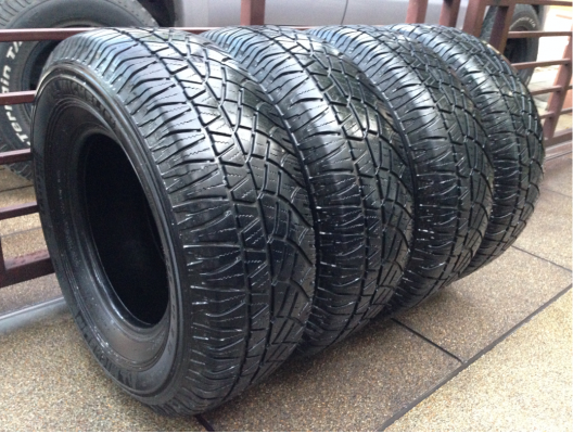 ยาง Michelin Latitude 255 70 15 กลางปี13 ดอกเต็ม ไม่มีปะ ใช้กันยาว ราคาไม่แพง