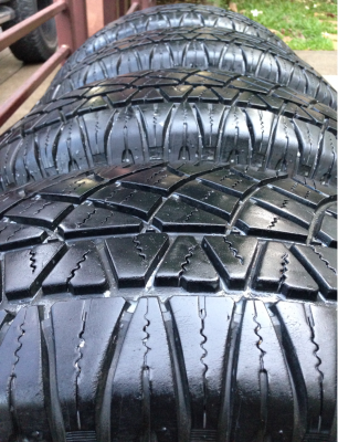 ยาง Michelin Latitude 255 70 15 กลางปี13 ดอกเต็ม ไม่มีปะ ใช้กันยาว ราคาไม่แพง
