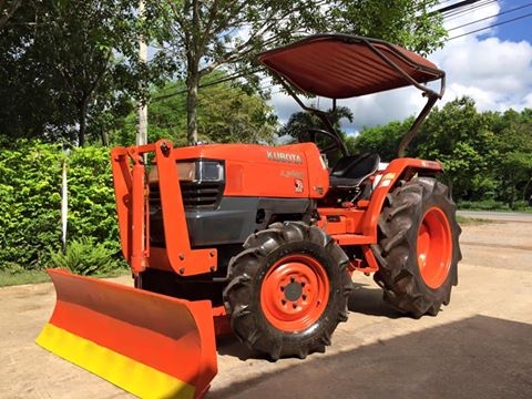 ขายรถไถKubota L3408 (4WD) พร้อมใบมีดหน้า และผานบุกเบิกช้าง รถพร้อมใช้งาน
