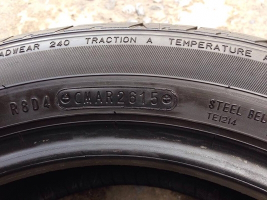 ยาง DUNLOP 185-55-15 ปี 15 ครบชุด 4 เส้น 3500 สภาพสวยๆไม่มีปะไม่บวมไม่กินข้างดอกยางเหลือเยอะเอาไปวิ่งกันใด้อีกยาวค่ะ