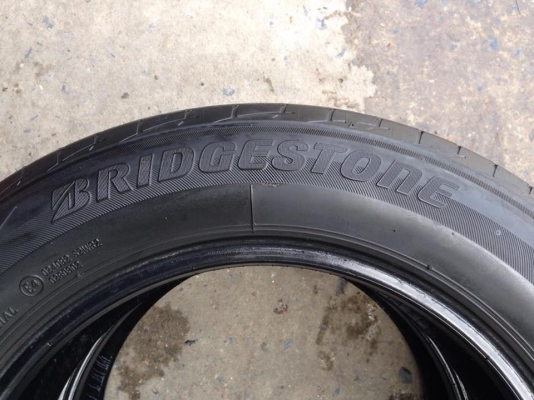 ยาง Bridgstone 175-65-15 ปี 15 ครบชุด 4 เส้น 3000 สภาพสวยๆไม่มีปะไม่บวมไม่กินข้างดอกยางเหลือเยอะเอาไปวิ่งกันใด้อีกยาวค่ะ