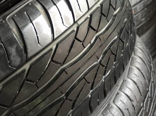 ขายยาง MAXXIS MA-P1 165-60-14 ปี12 ดอกหนา ไม่มีปะ สภาพสวย ชุดละ 2,200 บาท