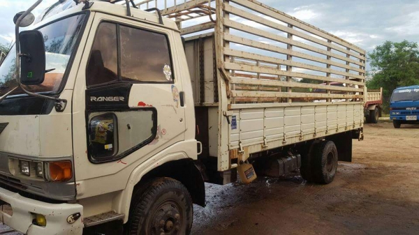 6ล้อฮีโนFC 174  เครื่องHO7C เพาเวอร์รถพร้อมไช้ เอกสารพร้อมโอน