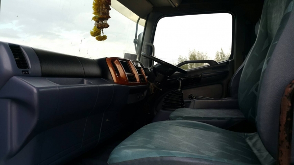 ขายด่วนสิบล้อเพลาเดียวกะบะสามมิตร ยาว6.20 สูง2.20 เมกก้า220 แรง FL1J NPA เดิมๆบางๆ  ยางดี คัสซีสวยทั้งเส้น .