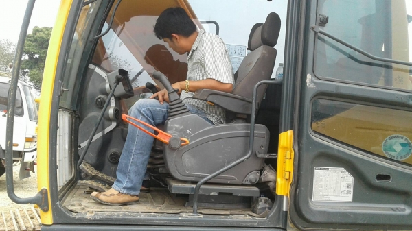 ขายด่วนรถแบคโฮHYUNDAI.220..95..รถทำงานได้4พ้นกั่วชั่วโมง ขายด่วนรถแบคโฮHYUNDAI.220..95..รถทำงานได้4พ้นกั่วชั่วโมง