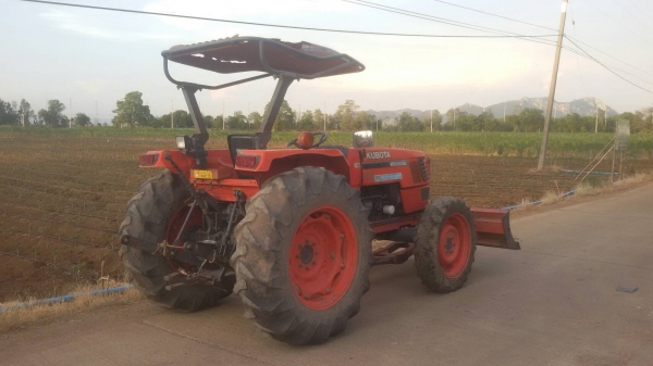 สวยๆครับ KUbota  M5000 สวยๆเดิมๆรรับ พรัอมใช้ครับ ราคา 245000