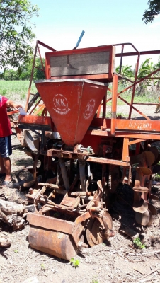 ขาย เครื่องปลูกอ้อยของ KK สภาพพร้อมใช้งาน ราคาถูก