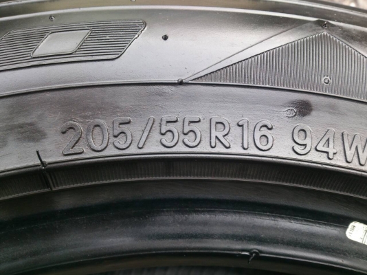 ขายยาง NITTO 205/55R16 MADE IN JAPAN ยางส้ปดาห์ที่04 ปี15 ดอกยางเต็มหนาสดเท่ากันไม่ร้าวไม่แตกลาย สวยๆ จำนวน 1 ชุด