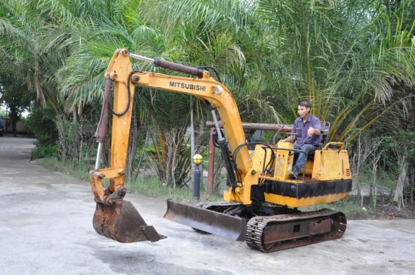 ลดกระหน่ำ!!ขายแบคโฮ MITSUBISHI MS30 เท่าPC30 เดิมจากญี่ปุ่น ทำงานสมบูรณ์ทุกระบบ รับรองไม่ผิดหวัง 139,000 เท่านั้น!!