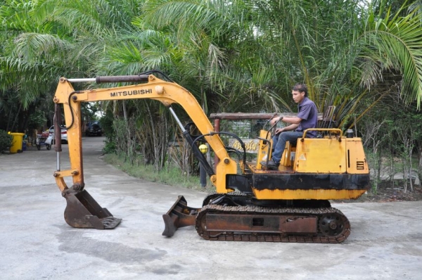 ลดกระหน่ำ!!ขายแบคโฮ MITSUBISHI MS30 เท่าPC30 เดิมจากญี่ปุ่น ทำงานสมบูรณ์ทุกระบบ รับรองไม่ผิดหวัง 139,000 เท่านั้น!!