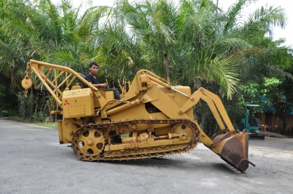 ขาย รถแทรคเตอร์ตีนตะขาบ MITSUBISHI BS3D สภาพเดิมๆจากญี่ปุ่นยังไม่เคยใช้งานในไทย 138,000 เท่านั้น!!