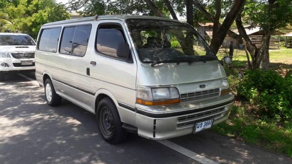 TOYOTA HIACE 2L ดีเซล