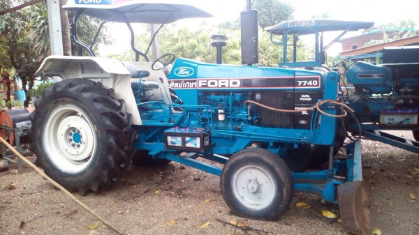 ขายรถไถฟอร์ด FORD 6640 พร้อมใบดันหน้า เอกสารอินวอย รถบ้านใช้งานปกติ