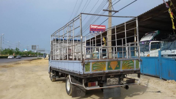 NPR 120แรง ฝาขาวรถห้าง น๊อต 6 เกียร์สั้น ยาว 5 เมตร คัสซีสวย เครื่องฟิตแล้ว กระบะไม่สวย