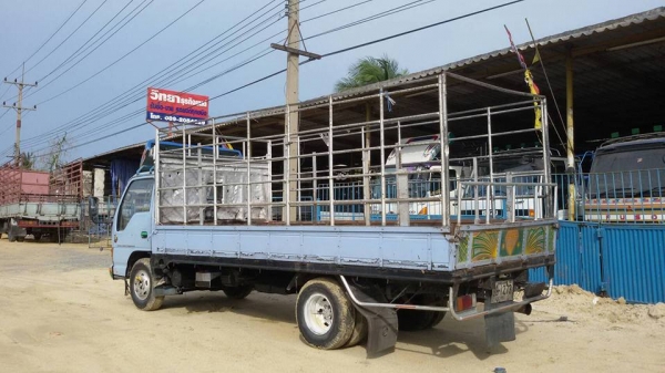 NPR 120แรง ฝาขาวรถห้าง น๊อต 6 เกียร์สั้น ยาว 5 เมตร คัสซีสวย เครื่องฟิตแล้ว กระบะไม่สวย