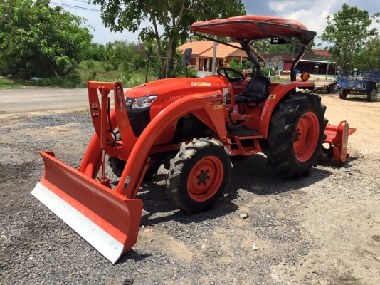 ขายรถไถคูโบต้า L4708Sp ใช้งาน 600 ชม. ขายพร้อมชุดอุปกรณ์ใบมีดดันดินหน้าและโลเตอร์รีตราช้าง รถสวย พร้อมใช้งานค่ะ ราคา 450,000 บาท สนใจโทร 081-9136451 หรือ ขอดูรูปได้ทาง line:bow6451 ค่ะ