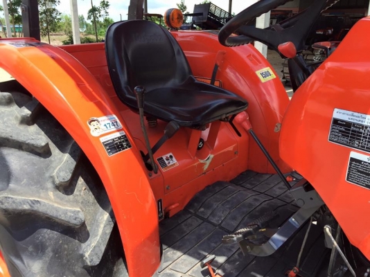 ขายรถไถคูโบต้า L4708Sp ใช้งาน 600 ชม. ขายพร้อมชุดอุปกรณ์ใบมีดดันดินหน้าและโลเตอร์รีตราช้าง รถสวย พร้อมใช้งานค่ะ ราคา 450,000 บาท สนใจโทร 081-9136451 หรือ ขอดูรูปได้ทาง line:bow6451 ค่ะ