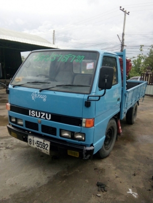 ขาย 4 ล้อกลาง ISUZU  ติดเครน UNIC  2 ตัน