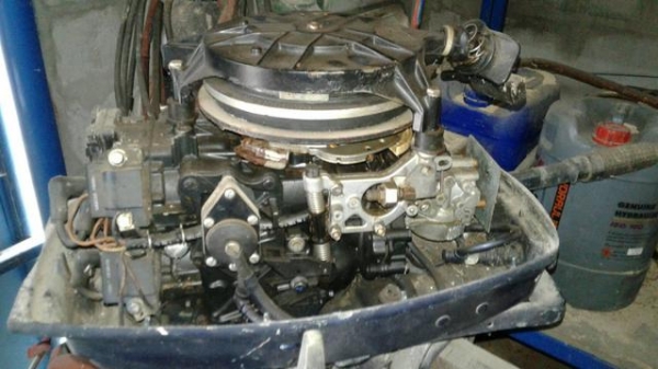 เครื่องเรือ evinrude 25HP สภาพเก่าเก็บ