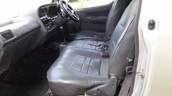 TOYOTA HIACE 2.5 2L ดีเซล