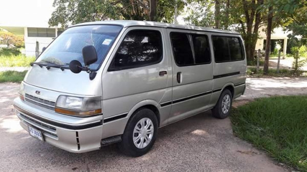 TOYOTA HIACE 2.5 2L ดีเซล