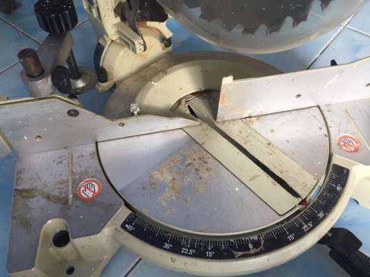 ขาย เลื่อยตัดองศา MAKITA LS1040 มือสอง สภาพสวยๆครับ