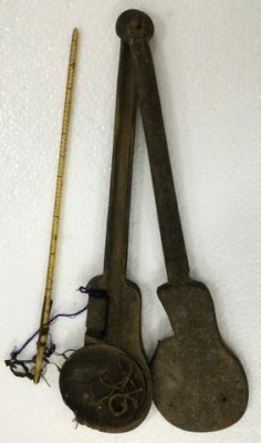 ตาชั่งโบราณ อายุ150ปี สภาพหัก ใช้ชั่งยาฝิ่นในสมัยโบราณ ด้ามงาแท้ เนื้อพิเศษๆ