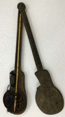 ตาชั่งโบราณ อายุ150ปี สภาพหัก ใช้ชั่งยาฝิ่นในสมัยโบราณ ด้ามงาแท้ เนื้อพิเศษๆ