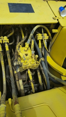 KOMATSU PC200 รุ่น 6 (เจ้าของขายเอง) KOMATSU PC200 รุ่น 6 (เจ้าของขายเอง)