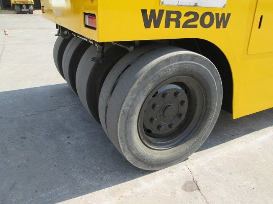 รถบด ล้อยาง 7 ล้อ R20A # R20A-0102 รถนอก นำเข้าจากยี่ปุ่น โทร. กุ้ง:0813062283