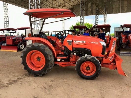 ขายรถไถคูโบต้า L3608(4WD)2เพลา พร้อมมอุปกรณ์ใบมีดดันดินหน้าและ ผานพรวน ราคาถูก ขายรถไถคูโบต้า L3608(4WD)2เพลา พร้อมมอุปกรณ์ใบมีดดันดินหน้าและ ผานพรวน ราคาถูก