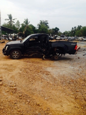 ซากดีเเมกด์ เครื่อง2500 ถอดเเยกขายอะไหลทุกอย่างทั้งคันมีหลายรุ่นเก๋งเเละกระบะเเยกขายทุกคัน