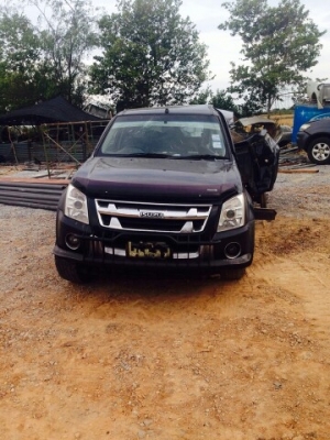 ซากดีเเมกด์ เครื่อง2500 ถอดเเยกขายอะไหลทุกอย่างทั้งคันมีหลายรุ่นเก๋งเเละกระบะเเยกขายทุกคัน