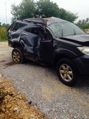 ซากเฟอร์จูนเนอร์ เครื่อง2700 ออโต้ ถอดเเยกขายอะไหลทุกอย่างเก๋งเเละกระบะเเยกขายทุกคัน