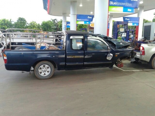 ซากฟรอด เครื่อง2900 ถอดขายทั้งคันสนใจสอบถามมีหลายรุ่นเก๋งเเละกระบะเเยกขายทุกคัน