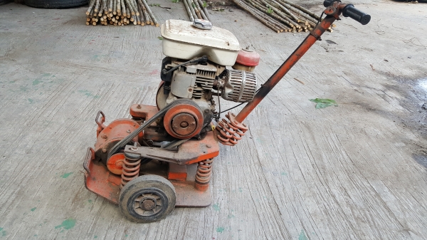 -ขายเครื่องตบดิน5.5แรงครับราคา9000บาท