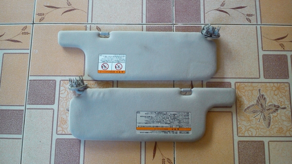 ที่บังแดดTOYOTA ALTIS แบบกำมะหยี่ มีกระจกทั้งสองข้าง สภาพสวย มือสองจากญี่ปุ่น