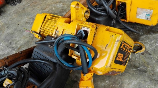 ** เหลือ 1 ตัว **รอกโซ่ไฟฟ้า KITO 250 kg. โซ่ยาว 6-12 เมตร ระบบไฟตรงแท้ 380Vสภาพสวยสดใหม่มาดูมาเทสก่อนได้ครับ!!