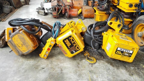 ** เหลือ 1 ตัว **รอกโซ่ไฟฟ้า KITO 250 kg. โซ่ยาว 6-12 เมตร ระบบไฟตรงแท้ 380Vสภาพสวยสดใหม่มาดูมาเทสก่อนได้ครับ!!