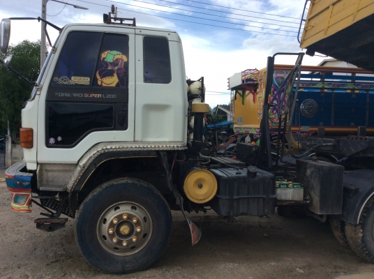 สิบล้อหัวลากISUZU เครื่องEK100เกียร์อินตั้นเครื่องฟิตใหม่(เฉพาะหัว)